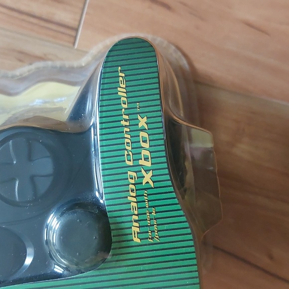 New in box. Xbox analog controller . - Picture 4 of 4